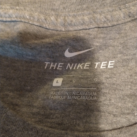 🔥NIKE🔥 L🔥 T SHIRT 🔥 - Picture 2 of 4